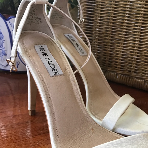 BEAUTIFUL WHITE STEVE MADDEN HEELS. - Picture 3 of 3